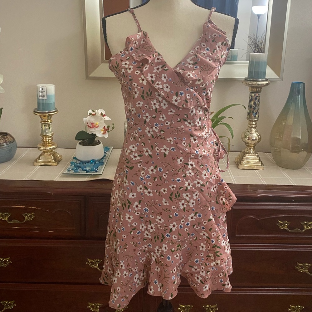 💕🌟NWOT PINK FLORAL PINK DRESS KNOT SIDE WRAP A LINE DRESS🌟💕